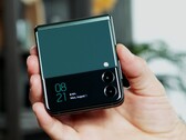 A tela da capa Galaxy Z Flip deve finalmente exceder 2 polegadas com seu quarto modelo. (Fonte da imagem: CNET)