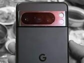 As imagens práticas do Google Pixel 8 Pro foram vazadas antes do lançamento em 4 de outubro. (Fonte da imagem: Facebook - editado)