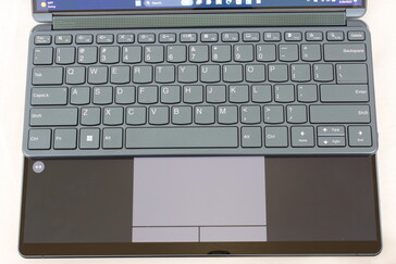Se o teclado estiver posicionado ao longo da borda superior, o clickpad virtual e as teclas do mouse aparecerão automaticamente