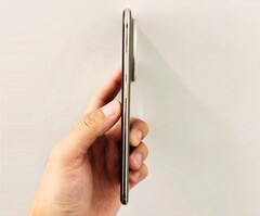 O Huawei Mate 70 Air é cerca de um milímetro mais grosso do que o Apple iPhone Air. (Fonte da imagem: @Rodent950)