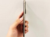 O Huawei Mate 70 Air é cerca de um milímetro mais grosso do que o Apple iPhone Air. (Fonte da imagem: @Rodent950)