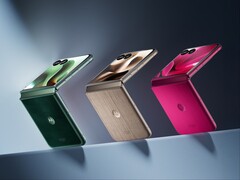O Motorola Razr Ultra vem em quatro acabamentos, incluindo um acabamento em madeira e um acabamento em Alcântara. (Fonte da imagem: Motorola)