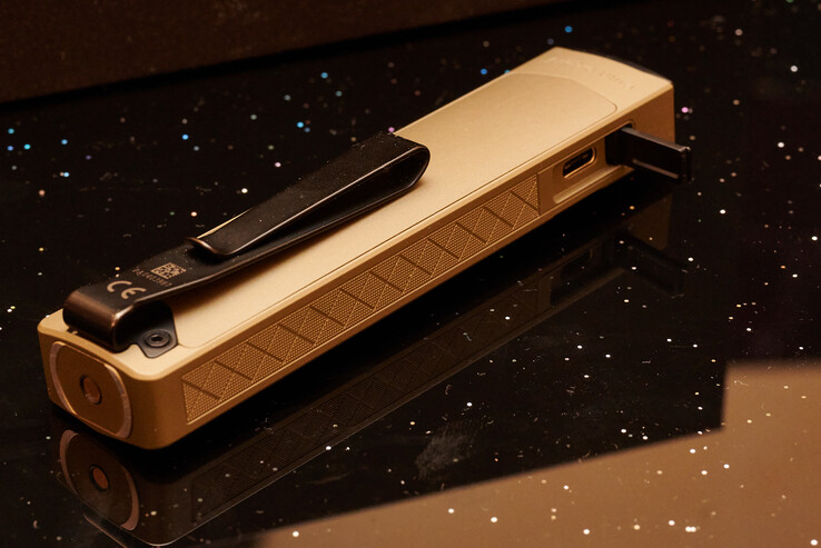 Clipe bidirecional do Arkpro Ultra (idêntico ao Arkpro). (Fonte da imagem: Andreas Sebayang/Notebookcheck.com)