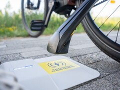 O carregador de e-bike sem fio Compact Tiler da Tiler (foto) foi exibido na Eurobike 2025. (Fonte da imagem: Tiler)