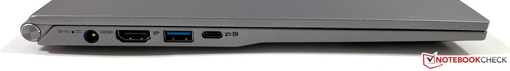 Esquerda: Alimentação, HDMI 2.0b, USB-A (3.2 Gen.2), USB-C (USB 4/Thunderbolt 4, PowerDelivery, DisplayPort 1.4a)
