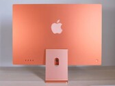 Após relatórios de iMacs tortos terem surgido, a Macrumors notou que sua unidade de revisão também apresentava a falha. (Imagem: Macrumors)