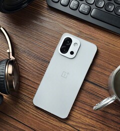 O OnePlus 13T tem apenas duas câmeras traseiras, mas isso pode mudar no 15T. (Fonte da imagem: Flying Bun no Weibo)