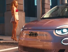 A FIAT revela a segunda versão do Fiat 500e EV em colaboração com JLo. (Fonte: FIAT USA no YouTube)