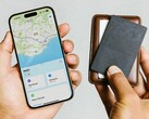 A Nomad oferece um AirTag em formato de cartão de crédito que pode ser carregado via MagSafe. (Imagem: Nomad)