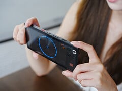 Espera-se que o 11S Pro+ seja lançado globalmente como o 11S Pro. Na foto: a vista traseira do telefone para jogos.