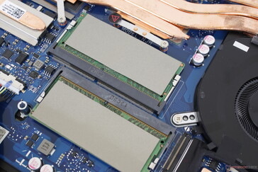 Slots acessíveis 2x SODIMM