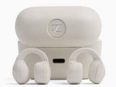 O Sennheiser Accentum Clip oferece até 9 horas de autonomia, ou 36 horas com o estojo de recarga.