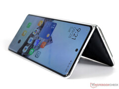 O sucessor do MIX Fold 4, na foto, ainda pode estar a alguns meses de distância. (Fonte da imagem: Notebookcheck)