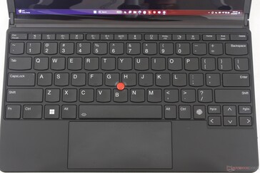 O TrackPoint está incluído, o que antes não existia no teclado do ThinkPad X1 Fold 13