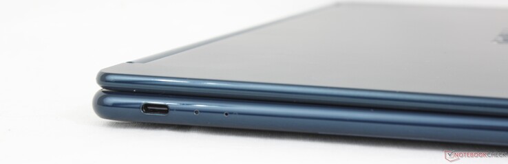 Esquerda: USB-C Thunderbolt 4 com DisplayPort 2.1 + Power Delivery