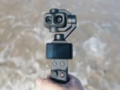 Um close-up do DJI Osmo Pocket 4P com suas duas lentes de câmera.
