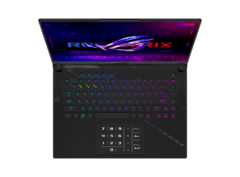 O trackpad da ASUS ROG Strix SCAR 16 dobra como um teclado numérico. (Fonte: ASUS)