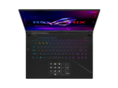 O trackpad da ASUS ROG Strix SCAR 16 dobra como um teclado numérico. (Fonte: ASUS)