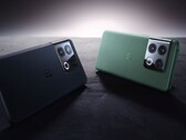 O OnePlus 10 Pro, lançado em 2022, apresentava um módulo de câmera em formato quadrado. (Fonte da imagem: OnePlus)