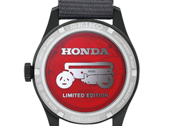 A edição limitada Seiko 5 Sports Field x Honda Motocompo