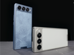 O conceito Tecno Phantom Ultimate G Fold (na foto) em duas cores diferentes. (Fonte da imagem: Tecno)