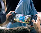 O desenvolvimento do Winlator foi retomado após uma breve pausa. Na foto: uma imagem editada do controle móvel Razer Kishi. (Fonte da imagem: Razer e Winlator)
