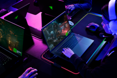 A Razer Blade 16 oferece opções de exibição em modo dual mini-LED. (Fonte de imagem: Razer)