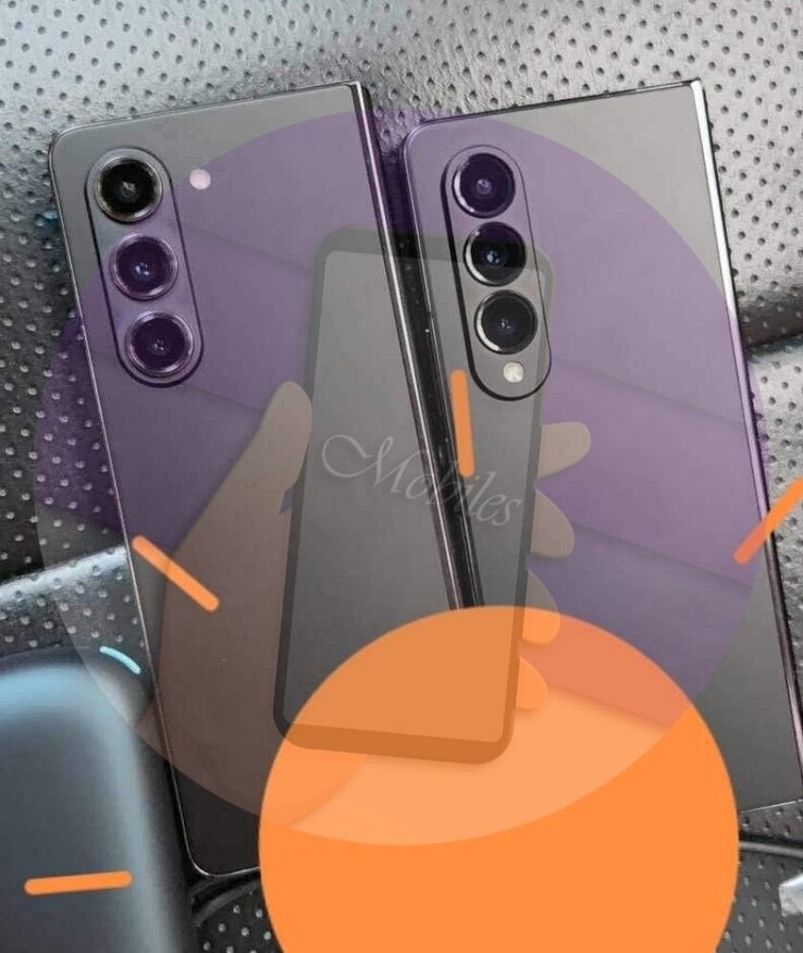 Galaxy Z Fold5 e Galaxy Z Fold4, da esquerda para a direita. (Fonte da imagem: @AhmedQwaider888)