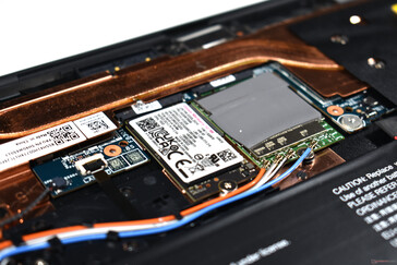 ThinkPad X13s: M.2 2242 SSD e módulo WWAN