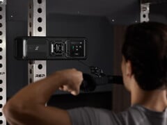 Homem usa o Gym Nano