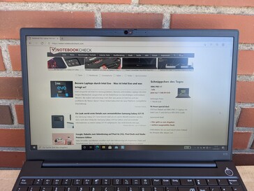 Lenovo ThinkPad E15 Gen 2 ao ar livre