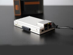 Das ZimaBoard 2 mit dem ZimaBoard 1 im Hintergrund. (Fonte da imagem: IceWhale)