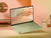 O IdeaPad Vibe 14Q8X12 numa das suas sete cores de lançamento.