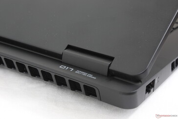 A saliência traseira melhora o resfriamento ao custo de maior peso e dimensões maiores