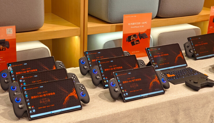 O OneXPlayer X1 Air em dois de seus três estados. (Fonte da imagem: One-Netbook)