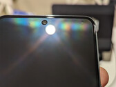 Um Pixel 8 Pro exibindo pequenas saliências na tela. (Fonte da imagem: Suporte do Google)