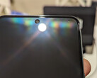 Um Pixel 8 Pro exibindo pequenas saliências na tela. (Fonte da imagem: Suporte do Google)