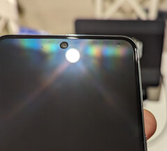 Um Pixel 8 Pro exibindo pequenas saliências na tela. (Fonte da imagem: Suporte do Google)