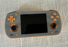 Alguns dos primeiros usuários do Retroid Pocket Mini receberam a opção de cor errada. (Fonte da imagem: via Joey's Retro Handhelds)