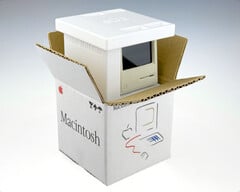 Uma edição de colecionador do pico-mac-nano vem em uma caixa de réplica correspondente. (Fonte da imagem: Nick Gillard)