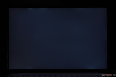 Leve sangramento irregular da luz de fundo ao longo da borda inferior