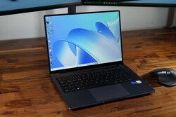 Huawei MateBook 14 em cinza espacial