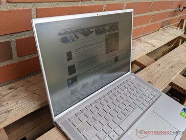 Dell Inspiron 14 7400 - Uso ao ar livre