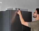 O Jackery FridgeGuard possui uma pequena tela LCD