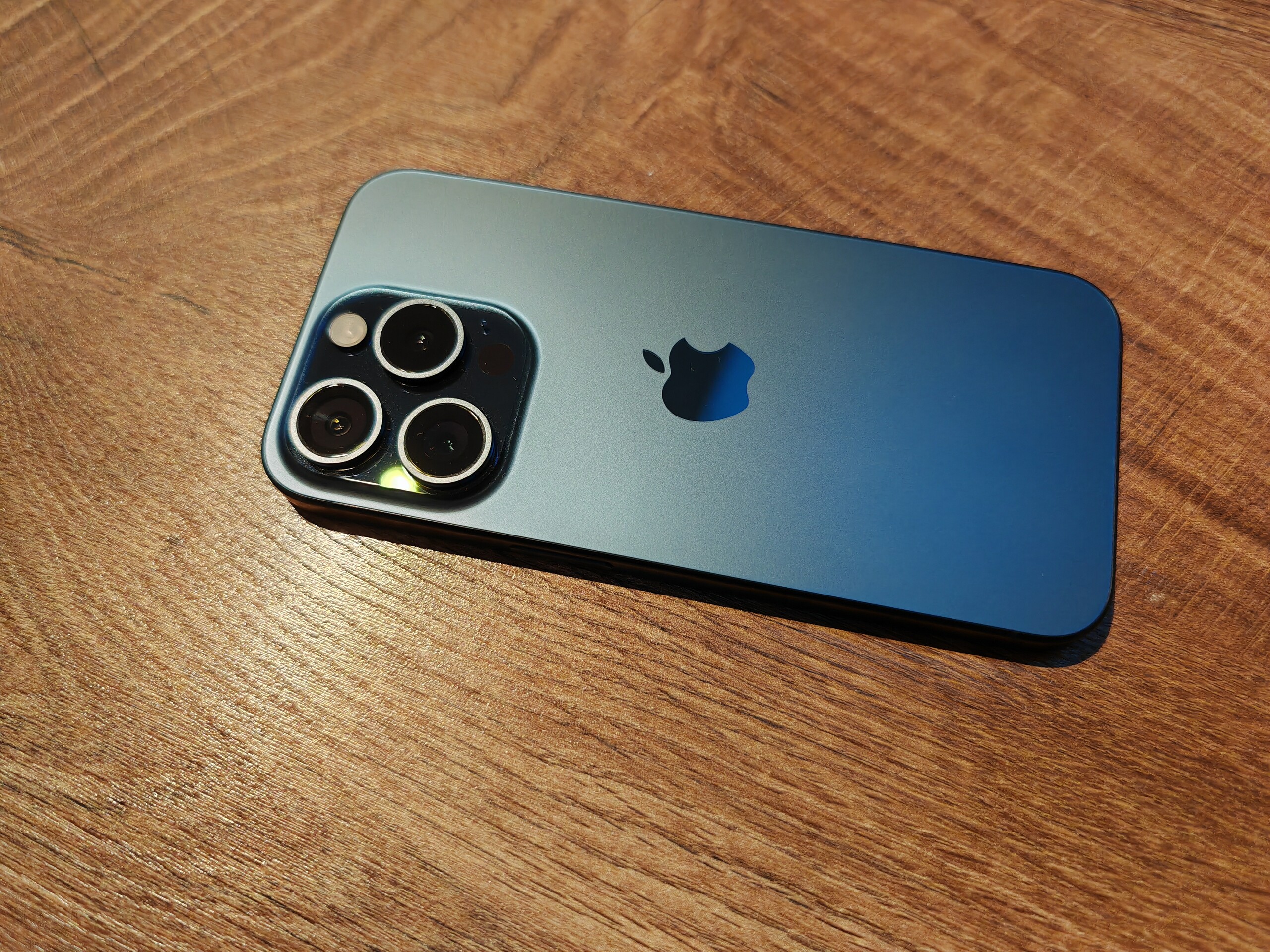 MagSafe: carregador sem fios da Apple é extremamente lento nos iPhones  antigos