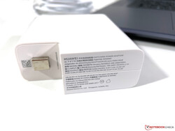 Adaptador CA de 135-Watt (USB-C)