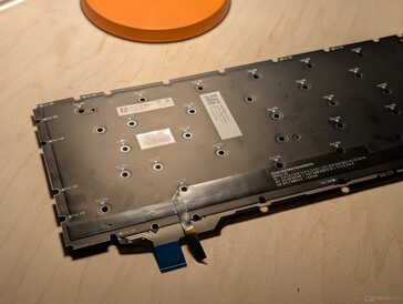 Infelizmente, o novo teclado e a nova bateria são exclusivos do Laptop 13 Pro e são incompatíveis com o Laptop 13.5 original