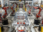 Montagem do chassi do Cybertruck RC1 (imagem: Tesla)