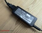 O adaptador de CA extremamente pequeno do Schenker Connect 15