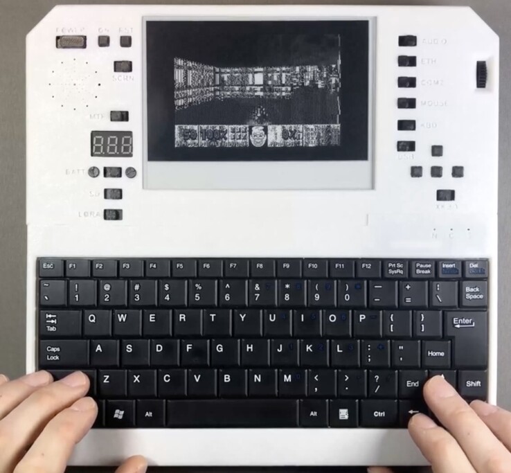 O Evertop PC pode rodar Doom, Wolfenstein 3D, Minesweeper e muito mais. (Fonte da imagem: ericjenott via Github)